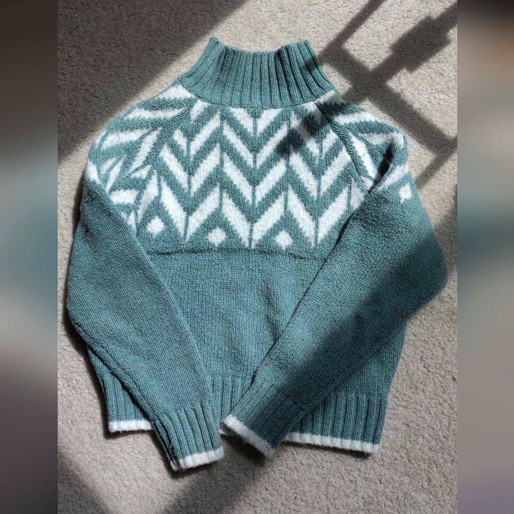 Women's Chevron Pattern Sweater - Teal and White